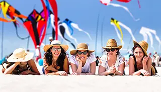 01 Sourires Cerfs Volants Plage Berck.webp