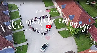 Un coeur formé par une chaîne humaine vue du ciel pour un mariage dans la Pas-de-Calais